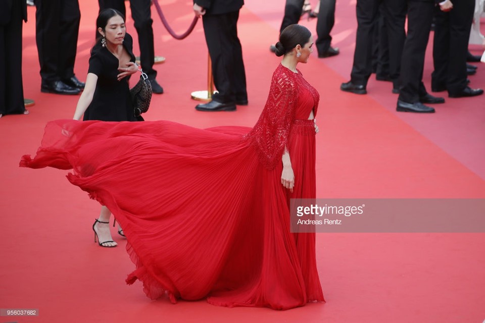 Thảm đỏ Cannes 2018: Phạm Băng Băng gây thất vọng vì kém sang, sao Hollywood khoe ngực triệt để